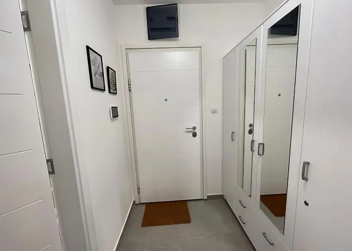 Olive Center Apartment